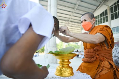 ภาพ No.40126:พิธีตัดปอยผม ปลงผม ขอขมารับผ้าไตรและพิธีบรรพชา ในโครงการอุปสมบท บูชาธรรมมหาปูชนียาจารย์ ประจำปี 2564 ชุดที่ 9