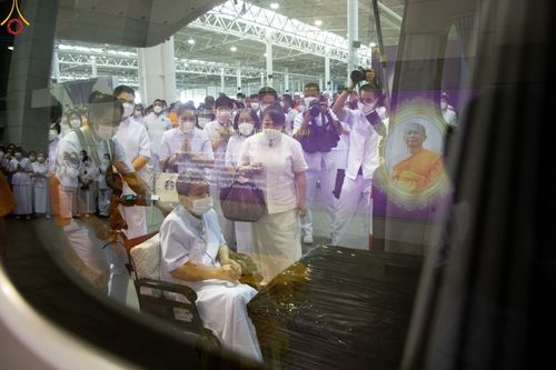 ภาพ No.48535:ประมวลภาพพิธีรับร่างนักสร้างบารมี พระเดชพระคุณพระสุธรรมญาณวิเทศ วิ. (สุธรรม สุธมฺโม)