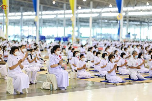 ภาพ No.48612:ประมวลภาพพิธีรำลึกถึงนักสร้างบารมี ในวันมหารำลึก ครั้งที่ 32 ณ วัดพระธรรมกาย