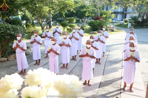 ภาพ No.40717:พิธีตัดปอยผม ปลงผม ขอขมารับผ้าไตรและพิธีบรรพชา ในโครงการอุปสมบท บูชาธรรมมหาปูชนียาจารย์ ประจำปี 2564 ชุดที่ 15