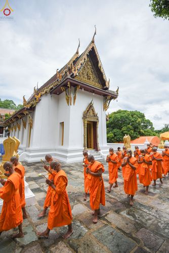 ภาพ No.48079:ประมวลภาพพิธีเวียนประทักษิณ และบรรพชาอุปสมบท รุ่นเข้าพรรษา ปี 2565