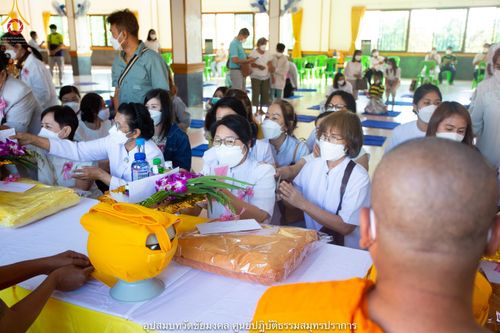 ภาพ No.40216:พิธีตัดปอยผม ปลงผม ขอขมารับผ้าไตรและพิธีบรรพชา ในโครงการอุปสมบท บูชาธรรมมหาปูชนียาจารย์ ประจำปี 2564 ชุดที่ 10