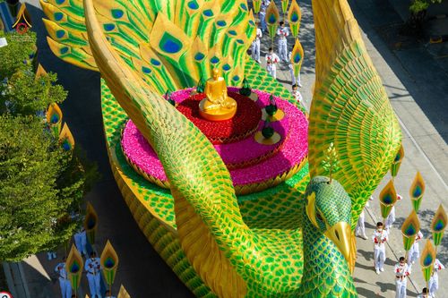 ภาพ No.42704:พิธีอัญเชิญมยุรนาวากาศ ประดิษฐาน ณ อาคาร 100 ปี เนื่องในวันคล้ายวันเกิด ครบ 113 ปี คุณยายอาจารย์มหารัตนอุบาสิกาจันทร์ ขนนกยูง