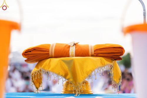 ภาพ No.49523:ประมวลภาพพิธีตักบาตรพระสงฆ์ 1,091 รูป เนื่องในวันแม่แห่งชาติ ณ ตลาดจัมโบ้ ชุดที่ 1