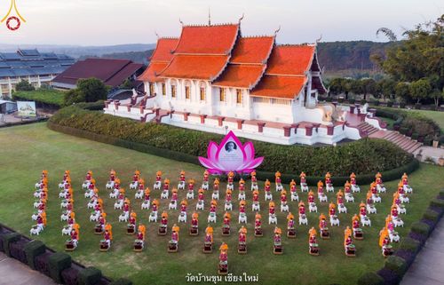 ภาพ No.39335:พิธีตัดปอยผมและปลงผมในโครงการอุปสมบท บูชาธรรมมหาปูชนียาจารย์ ประจำปี 2564 ชุดที่ 1