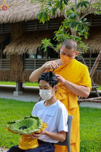 ภาพ No.44498:ประมวลภาพพิธีปลงผม โครงการบรรพชาสามเณรหน่อแก้วเปรียญธรรมรุ่นที่ 10
