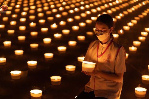 ภาพ No.45039:ประมวลภาพพิธีจุดประทีป​ วันคุ้ม​ครองโลก ณ วัดพระธรรมกาย
