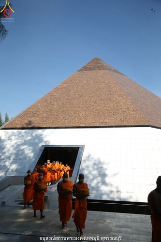 ภาพ No.40050:พิธีตัดปอยผม ปลงผม ขอขมารับผ้าไตรและพิธีบรรพชา ในโครงการอุปสมบท บูชาธรรมมหาปูชนียาจารย์ ประจำปี 2564 ชุดที่ 8