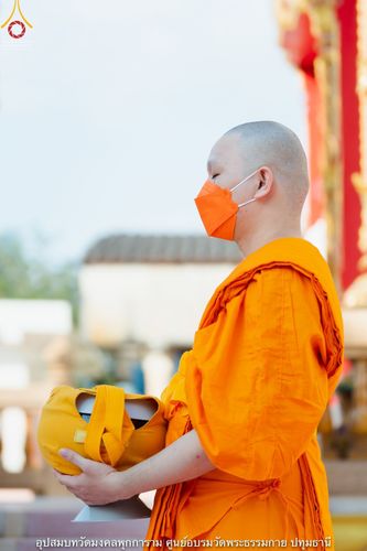 ภาพ No.40394:พิธีตัดปอยผม ปลงผม ขอขมารับผ้าไตรและพิธีบรรพชา ในโครงการอุปสมบท บูชาธรรมมหาปูชนียาจารย์ ประจำปี 2564 ชุดที่ 12