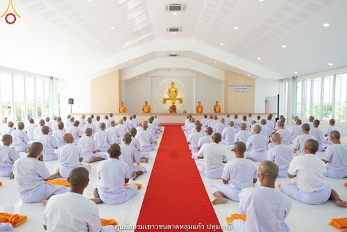 ภาพ No.39683:พิธีตัดปอยผม ปลงผม ขอขมารับผ้าไตรและพิธีบรรพชา ในโครงการอุปสมบท บูชาธรรมมหาปูชนียาจารย์ ประจำปี 2564 ชุดที่ 4