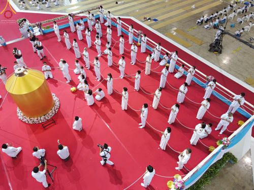 ภาพ No.52343:ประมวลภาพพิธีบูชาข้าวพระ (วันอาทิตย์ต้นเดือนตุลาคม) ณ วัดพระธรรมกาย จ.ปทุมธานี 