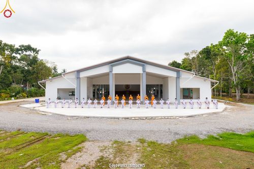 ภาพ No.39516:พิธีตัดปอยผม ปลงผม ขอขมารับผ้าไตรและพิธีบรรพชา ในโครงการอุปสมบท บูชาธรรมมหาปูชนียาจารย์ ประจำปี 2564  ชุดที่ 2