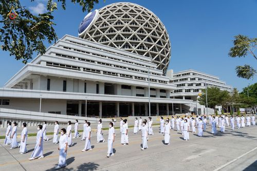 ภาพ No.42701:พิธีอัญเชิญมยุรนาวากาศ ประดิษฐาน ณ อาคาร 100 ปี เนื่องในวันคล้ายวันเกิด ครบ 113 ปี คุณยายอาจารย์มหารัตนอุบาสิกาจันทร์ ขนนกยูง