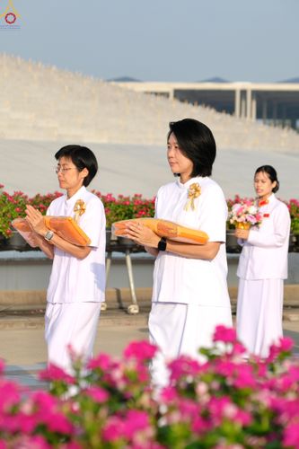 ภาพ No.330432:วันวิสาขบูชา อาทิตย์ที่ 31 พฤษภาคม พ.ศ.2569 พิธีเวียนประทักษิณ และพิธีวันทาเจดีย์ ณ พระมหาธรรมกายเจดีย์ วัดพระธรรมกาย จังหวัดปทุมธานี