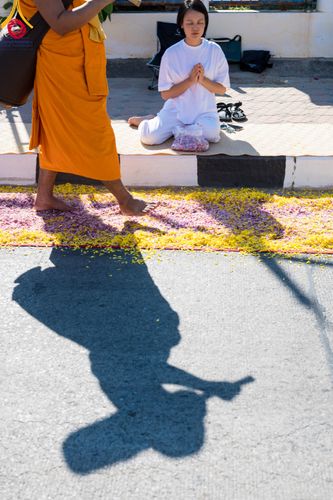 ภาพ No.106157:พิธีต้อนรับพระธรรมยาตรา ชุด 2 ในโครงการธรรมยาตรากตัญญูบูชา มหาปูชนียาจารย์  พระมงคลเทพมุนี(สด จนฺทสโร) พระผู้ปราบมาร  อนุสรณ์สถาน 7 แห่ง ปีที่ 12  วันที่ 3 มกราคม พ.ศ. 2567  ณ อนุสรณ์สถานโลตัสแลนด์ จ.สุพรรณบุรี