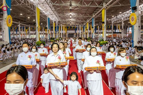 ภาพ No.92268:พิธีทอดกฐินธรรมชัยเพื่อสร้างอาคาร 115 ปี คุณยายอาจารย์มหารัตนอุบาสิกาจันทร์ ขนนกยูง อาทิตย์ต้นเดือนที่ 5 พฤศจิกายน พ.ศ. 2566 ณ วัดพระธรรมกาย จ.ปทุมธานี