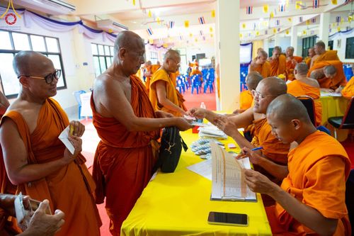 ภาพ No.137662:พิธีตักบาตร พิธีถวายสังฆทานแด่คณะสงฆ์ 323 วัด พิธีทำบุญอุทิศส่วนกุศลแด่ผู้วายชนม์ ในเหตุการณ์ความไม่สงบ 4 จังหวัดชายแดนภาคใต้ ปีที่ 20 ครั้งที่ 169 และพิธีมอบกองทุนหนุนแรงใจช่วยครูใต้ ปีที่ 17 ครั้งที่ 134 วันที่ 25 พฤษภาคม พ.ศ.2567 อ.ตากใบ จ.นราธิวาส