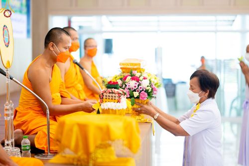 ภาพ No.65599:พิธีปลงผม และพิธีขอขมามอบผ้าไตร นาคธรรมทายาท ในโครงการอุปสมบทบูชาธรรม มหาปูชนียาจารย์ประจำปี 2565 ณ ศูนย์ปฏิบัติธรรมภาคใต้ บางกล่ำ จ.สงขลา วันที่ 19 พฤศจิกายน พ.ศ. 2565