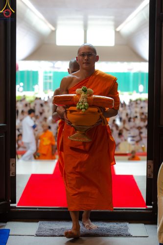 ภาพ No.137793:พิธีอุปสมบทสามเณรอุทิศชีวิต 11 รูป วันวิสาขบูชา พุธที่ 22 พฤษภาคม พ.ศ.2567 ณ อุโบสถ วัดพระธรรมกาย