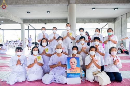 ภาพ No.65697:พิธีปลงผมและพิธีขอขมา มอบบาตรกับผ้าไตร ในโครงการอุปสมบทบูชาธรรม มหาปูชนียาจารย์ประจำปี 2565 ณ ศูนย์ปฎิบัติธรรมสมุทรปราการ(บางบ่อ)  วันอาทิตย์ที่ 20 พฤศจิกายน พ.ศ. 2565