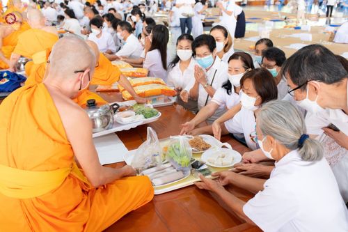 ภาพ No.64920:พิธีบุพเปตพลี ครั้งที่ 129 เพื่ออุทิศบุญกุศลแด่บรรพบุรุษผู้ล่วงลับ วันที่ 23 พฤศจิกายน พ.ศ. 2565 ณ วัดพระธรรมกาย