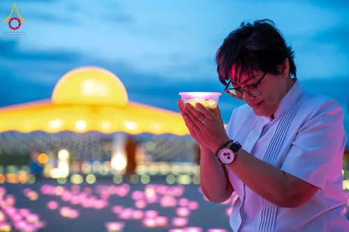 ภาพ No.345783:วันพฤหัสบดีที่ 27 สิงหาคม พ.ศ.2569 พิธีจุดประทีป เนื่องในวันธรรมชัย ณ วัดพระธรรมกาย ปทุมธานี