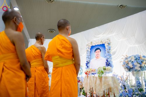 ภาพ No.91100:พิธีบำเพ็ญกุศลสวดพระอภิธรรม  อุบาสกถาวร พรหมถาวร (อุบาสกผู้ปั้นพระ) คืนสุดท้าย วันศุกร์ที่ 20 ตุลาคม พ.ศ. 2566 ณ ห้องแก้วสารพัดนึก 1 สภาธรรมกายสากล วัดพระธรรมกาย จ.ปทุมธานี