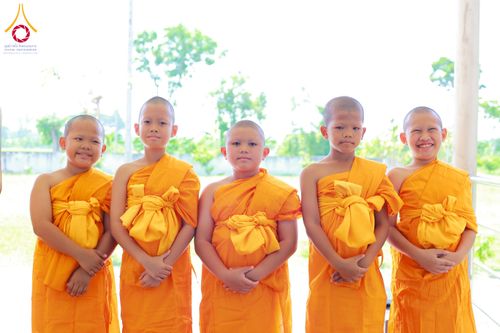 ภาพ No.319682:วันเสาร์ที่ 4 เมษายน พ.ศ.2569 พิธีขอขมา มอบผ้าไตร บรรพชาสามเณร ศูนย์อบรมเยาวชนนครปฐม