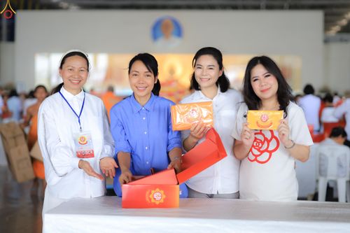 ภาพ No.322136:วันที่ 14 เมษายน พ.ศ.2569 การเตรียมกล่องไทยธรรม วันสุดท้าย เพื่องานถวายมหาสังฆทาน 40,000 กว่าวัดทั่วประเทศ วันคุ้มครองโลก 22 เมษายน พ.ศ.2569 วัดพระธรรมกาย