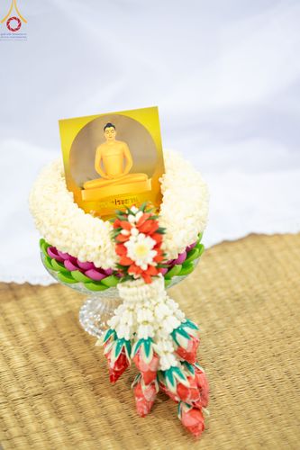 ภาพ No.83652:พิธีวางแผ่นจารึกชื่อและพิธีวางพวงมาลัยสักการะพระประธาน วันอาทิตย์ที่ 16 กรกฎาคม พ.ศ. 2566 ณ รัตนบัลลังก์ สภาธรรมกายสากล วัดพระธรรมกาย