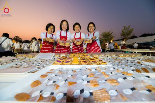 ภาพ No.294765:วันที่ 15 มกราคม พ.ศ. 2569 พิธีถวายภัตตาหารเป็นสังฆทาน แด่พระธรรมยาตรา ณ วัดโบสถ์บน ต.บางคูเวียง จ.นนทบุรี อนุสรณ์สถานลำดับที่ 4 สถานที่เกิดด้วยกายธรรม ในโครงการธรรมยาตรา กตัญญูบูชา มหาปูชนียาจารย์ พระมงคลเทพมุนี(สด จนฺทสโร) พระผู้ปราบมาร อนุสรณ์สถาน 7 แ