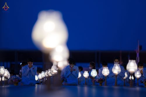 ภาพ No.81791:พิธีจุดวิสาขประทีปและเวียนประทักษิณ เนื่องในวันวิสาขบูชา วันเสาร์ที่ 3 มิถุนายน 2566 ณ ลานธรรมพระมหาธรรมกายเจดีย์ วัดพระธรรมกาย จ.ปทุมธานี