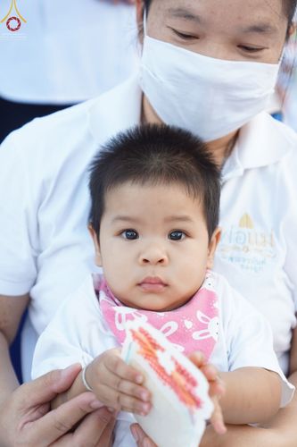 ภาพ No.70544:พิธีตักบาตรพระธรรมยาตราฯ ในโครงการธรรมยาตรากตัญญูบูชา มหาปูชนียาจารย์ พระมงคลเทพมุนี(สด จนฺทสโร) พระผู้ปราบมาร ปีที่ 11 ณ อนุสรณ์สถานลำดับที่ 2 สถานที่ตั้งมโนปณิธานบวชตลอดชีวิต อนุสรณ์สถานคลองบางนางแท่น อ.สามพราน จ.นครปฐม วันที่ 14 มกราคม พ.ศ. 2566