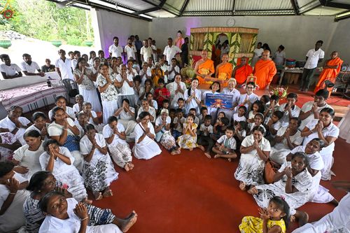 ภาพ No.278712:วันที่ 30 ตุลาคม พ.ศ.2568 กฐินสมทบต่างประเทศ โดยคณะศิษยานุศิษย์ บูชาธรรม 81 ปี หลวงพ่อธัมมชโย ณ วัดศรีสุดาสนะ รังกุต วิหาร ประเทศศรีลังกา