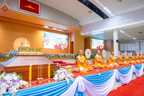 ภาพ No.91035:พิธีบำเพ็ญกุศลสวดพระอภิธรรม  อุบาสกถาวร พรหมถาวร (อุบาสกผู้ปั้นพระ) คืนที่ 6 วันพฤหัสบดีที่ 19 ตุลาคม พ.ศ. 2566 ณ ห้องแก้วสารพัดนึก 1 สภาธรรมกายสากล วัดพระธรรมกาย จ.ปทุมธานี