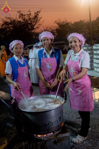 ภาพ No.297828:วันที่ 19 มกราคม พ.ศ. 2569 พิธีถวายภัตตาหารเป็นสังฆทาน แด่พระธรรมยาตรา ณ อนุสรณ์สถานบางปลา วัดบางปลา อำเภอบางเลน จังหวัดนครปฐม ในโครงการธรรมยาตรา กตัญญูบูชา มหาปูชนียาจารย์ พระมงคลเทพมุนี(สด จนฺทสโร) พระผู้ปราบมาร อนุสรณ์สถาน 7 แห่ง ปีที่ 14