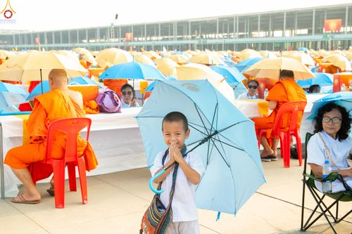 ภาพ No.324653:วันที่ 22 เมษายน พ.ศ.2569 (วันคุ้มครองโลก) บรรยากาศสาธุชน ในงานถวายมหาสังฆทาน 40,000 กว่าวัดทั่วประเทศ ณ ลานธรรม วัดพระธรรมกาย