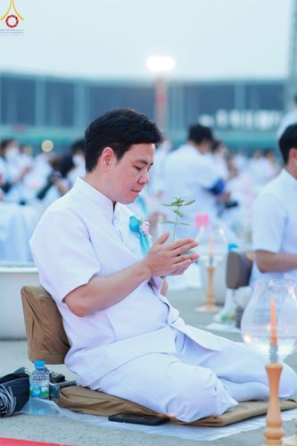 ภาพ No.90181:พิธีปลูกทรัพย์บานชื่น  เนื่องใน 139 ปี วันคล้ายวันเกิดด้วยรูปกายเนื้อ พระมงคลเทพมุนี (สด จนฺทสโร) พระผู้ปราบมาร วันอังคารที่ 10 ตุลาคม พ.ศ. 2566 ณ วัดพระธรรมกาย จ.ปทุมธานี