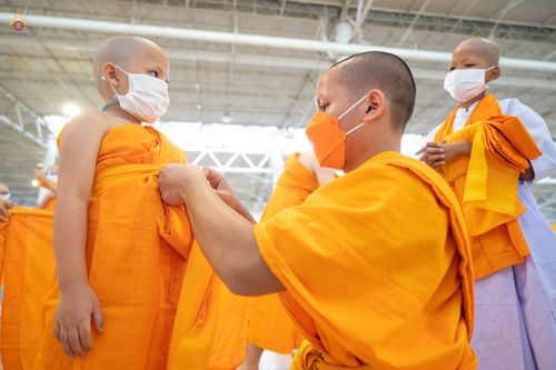 ภาพ No.44361:ประมวลภาพพิธีบรรพชา และพิธีถวายบาตร โครงการบวชภาคฤดูร้อน พ.ศ. 2565