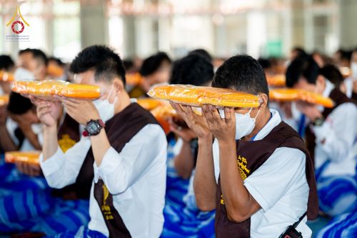 ภาพ No.52086:ประมวลภาพพิธีตักบาตรมิตรภาพไทย-เมียนมาร์ 105 รูป ณ วัดพระธรรมกาย