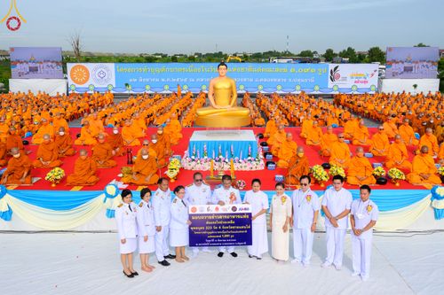 ภาพ No.49534:ประมวลภาพพิธีตักบาตรพระสงฆ์ 1,091 รูป เนื่องในวันแม่แห่งชาติ ณ ตลาดจัมโบ้ ชุดที่ 1