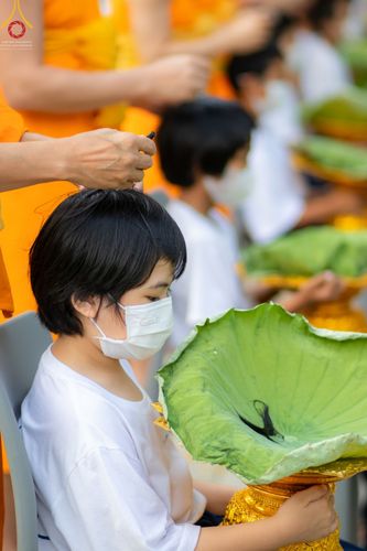ภาพ No.44495:ประมวลภาพพิธีปลงผม โครงการบรรพชาสามเณรหน่อแก้วเปรียญธรรมรุ่นที่ 10