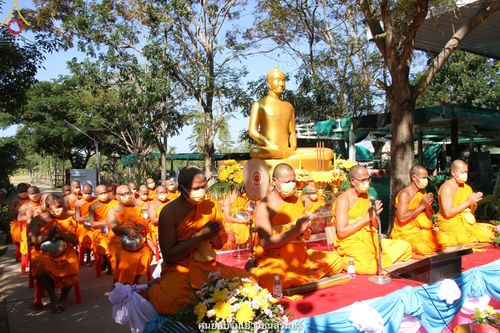 ภาพ No.40975:พิธีตัดปอยผม ปลงผม ขอขมารับผ้าไตรและพิธีบรรพชา ในโครงการอุปสมบท บูชาธรรมมหาปูชนียาจารย์ ประจำปี 2564 ชุดที่ 18