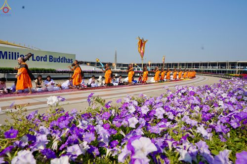 ภาพ No.306053:วันที่ 25 มกราคม พ.ศ. 2569 พิธีต้อนรับพระธรรมยาตรา วัดพระธรรมกาย(ภาพชุดที่ 4) ในโครงการธรรมยาตรา กตัญญูบูชา มหาปูชนียาจารย์ พระมงคลเทพมุนี(สด จนฺทสโร) พระผู้ปราบมาร อนุสรณ์สถาน 7 แห่ง ปีที่ 14