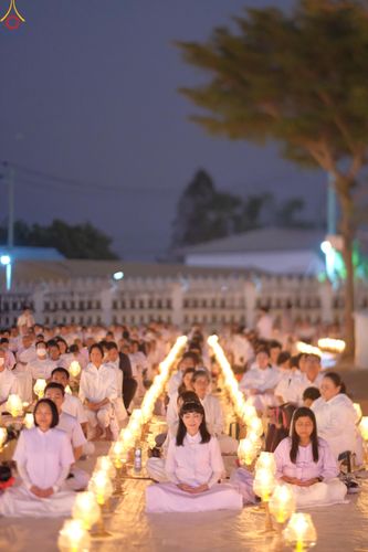 ภาพ No.294086:วันที่ 13 มกราคม พ.ศ. 2569 พิธีจุดประทีปถวายเป็นพุทธบูชา และบูชาธรรมมหาปูชนียาจารย์  (ภาพชุดที่ 2) ณ วัดสองพี่น้อง ต.ต้นตาล อ.สองพี่น้อง จ.สุพรรณบุรี ในโครงการธรรมยาตรา กตัญญูบูชา มหาปูชนียาจารย์ พระมงคลเทพมุนี(สด จนฺทสโร) พระผู้ปราบมาร อนุสรณ์สถาน 7 แห่