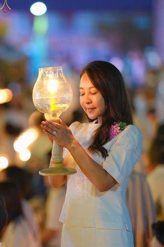 ภาพ No.297191:วันที่ 17 มกราคม พ.ศ. 2569 พิธีจุดประทีปถวายเป็นพุทธบูชา และบูชาธรรมมหาปูชนียาจารย์ (ภาพชุดที่ 2) ณ วัดโบสถ์บน ต.บางคูเวียง จ.นนทบุรี อนุสรณ์สถานลำดับที่ 4 สถานที่เกิดด้วยกายธรรม ในโครงการธรรมยาตรา กตัญญูบูชา มหาปูชนียาจารย์ พระมงคลเทพมุนี(สด จนฺทสโร) พร