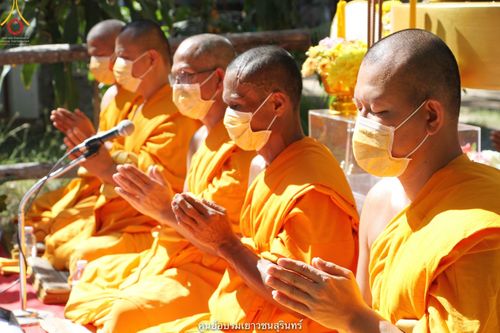 ภาพ No.40976:พิธีตัดปอยผม ปลงผม ขอขมารับผ้าไตรและพิธีบรรพชา ในโครงการอุปสมบท บูชาธรรมมหาปูชนียาจารย์ ประจำปี 2564 ชุดที่ 18