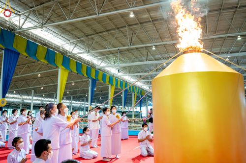 ภาพ No.52346:ประมวลภาพพิธีบูชาข้าวพระ (วันอาทิตย์ต้นเดือนตุลาคม) ณ วัดพระธรรมกาย จ.ปทุมธานี 