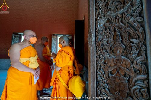 ภาพ No.39915:พิธีตัดปอยผม ปลงผม ขอขมารับผ้าไตรและพิธีบรรพชา ในโครงการอุปสมบท บูชาธรรมมหาปูชนียาจารย์ ประจำปี 2564 ชุดที่ 7