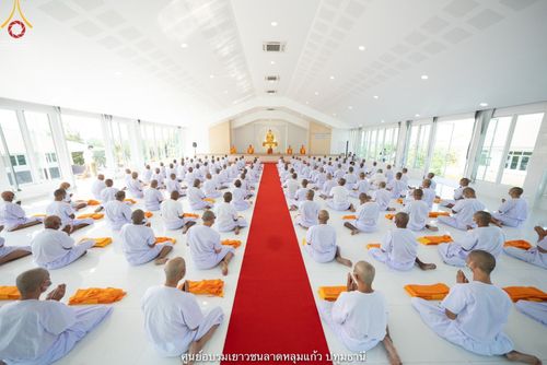 ภาพ No.39684:พิธีตัดปอยผม ปลงผม ขอขมารับผ้าไตรและพิธีบรรพชา ในโครงการอุปสมบท บูชาธรรมมหาปูชนียาจารย์ ประจำปี 2564 ชุดที่ 4